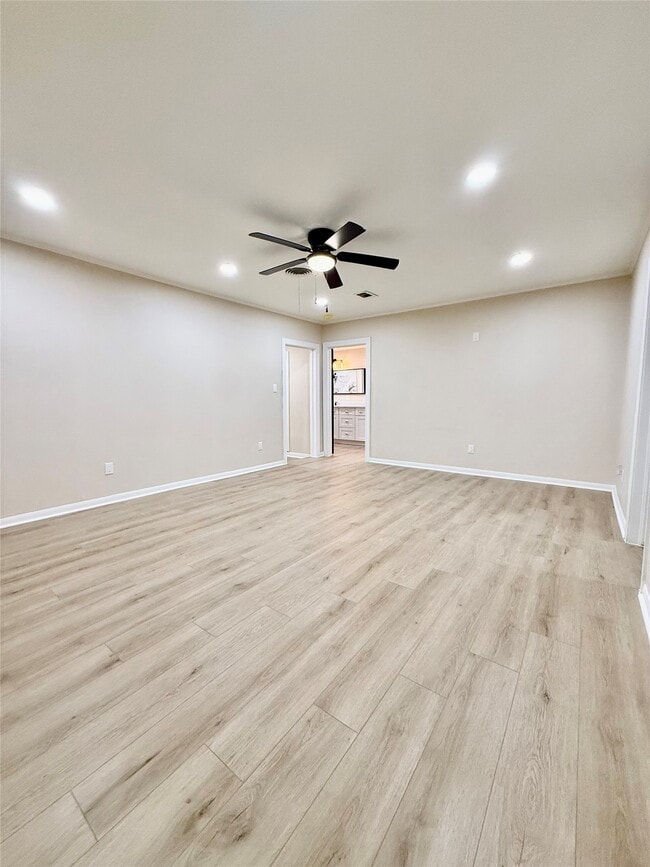 Building Photo - 300 Dunnam Ave