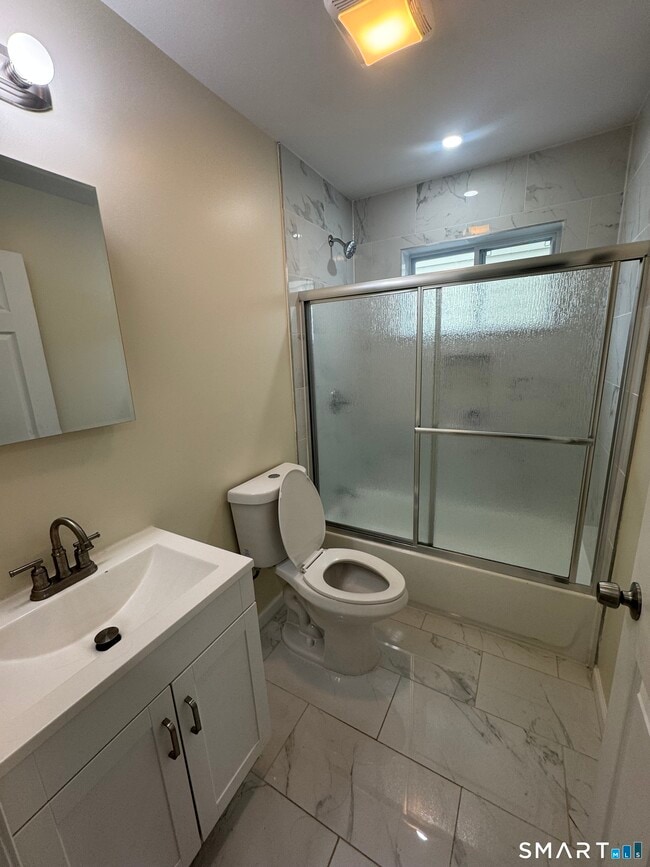 Building Photo - 695 Shelton St