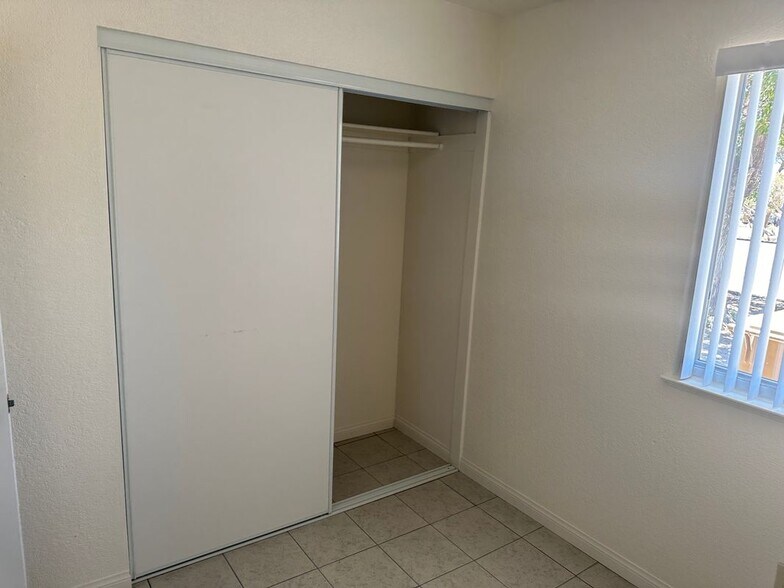 Building Photo - 16435 Orange St