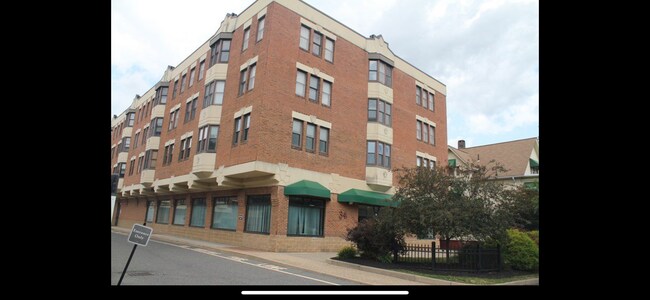 Building Photo - 34 Sumner Ave