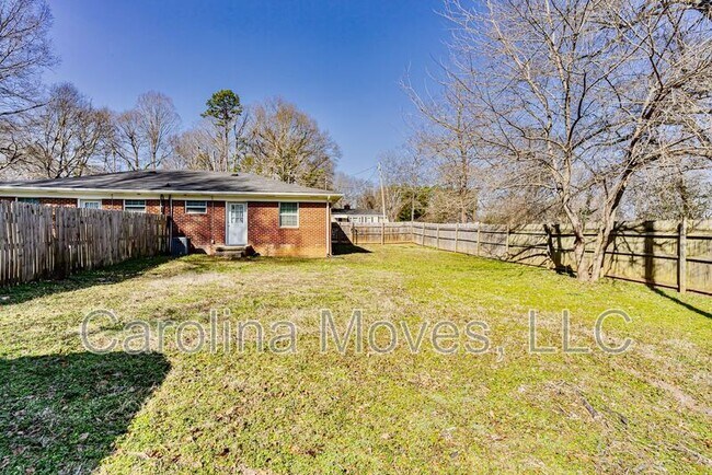 Building Photo - 304 Churchill Cir