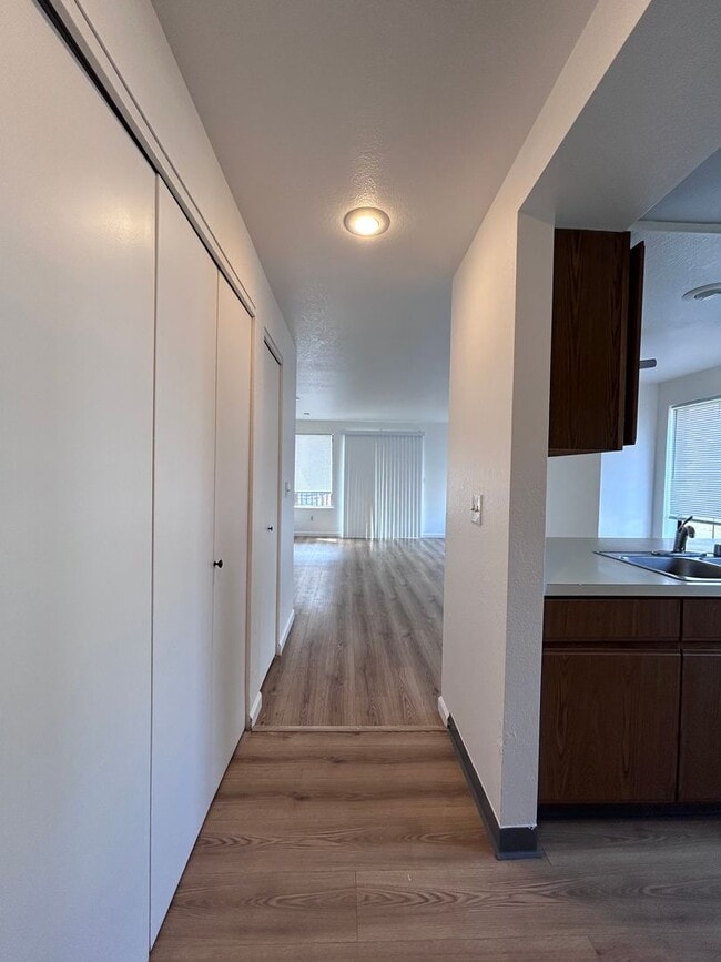 Building Photo - 2 Bed 1 Bath in heart of Bellingham Receive a $250 Amazon gift card upon move in!!