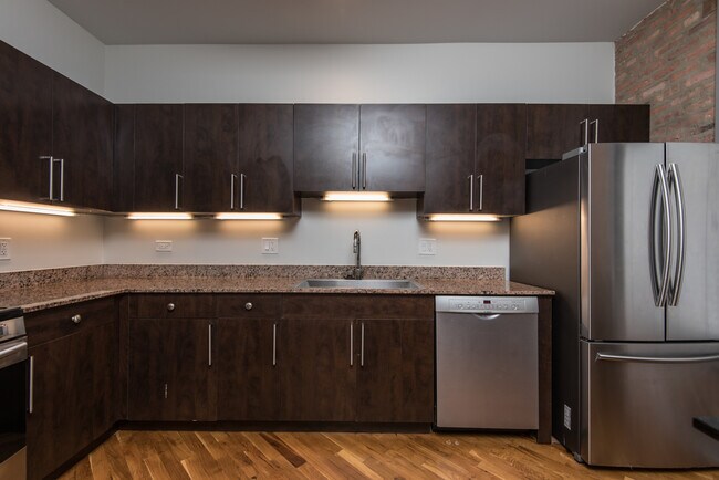 Building Photo - 4354 S Prairie Ave