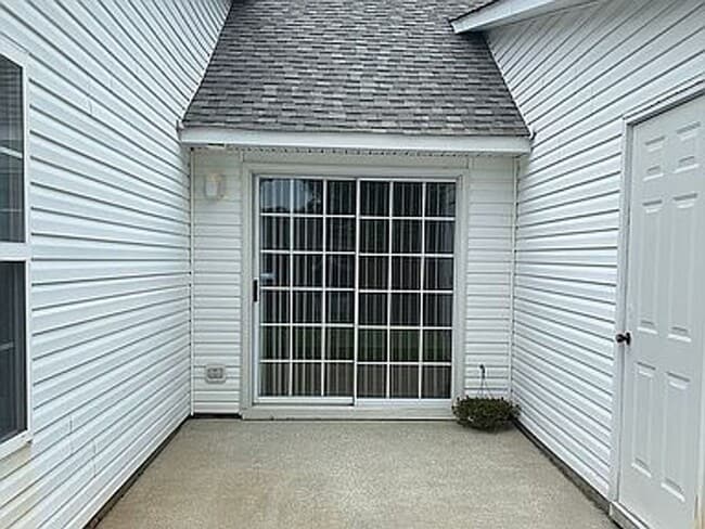 Building Photo - Nice Townhome, Great Location