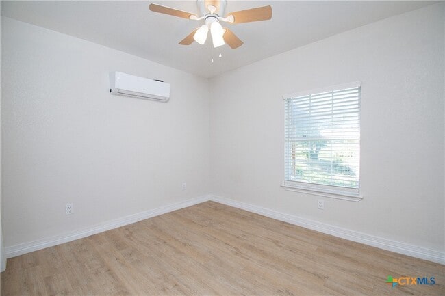 Building Photo - 199 Apache Springs Rd