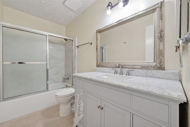 Building Photo - 15811 Pfeiffer Dr