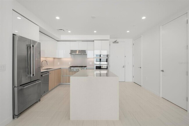 Building Photo - 400 Central Ave