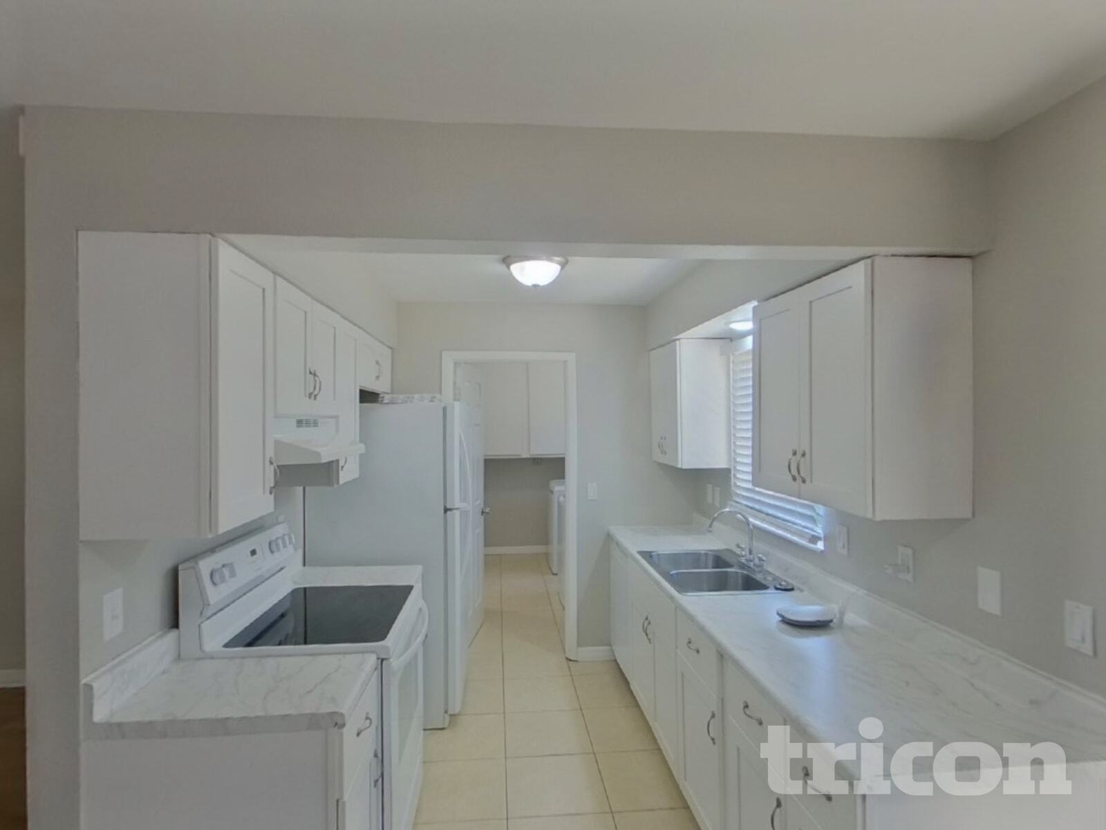 Building Photo - 4000 Berkshire Dr