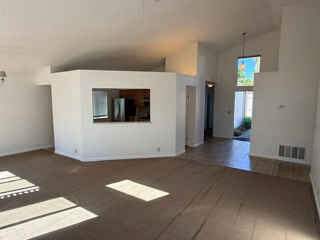 Building Photo - 512 Toyon Pl