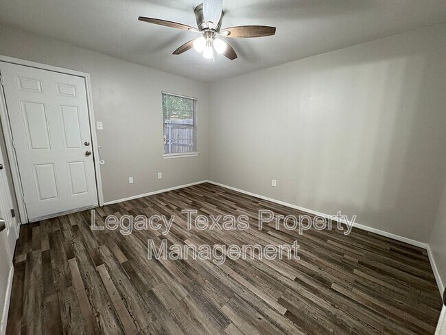 Building Photo - 1410 Courtney Pl