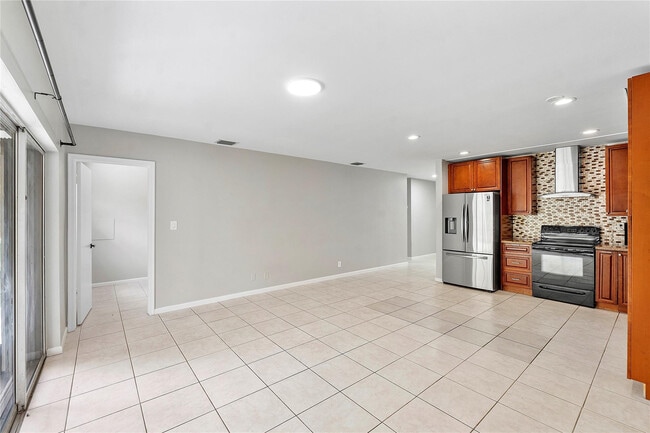 Building Photo - 3843 NW 81st Terrace