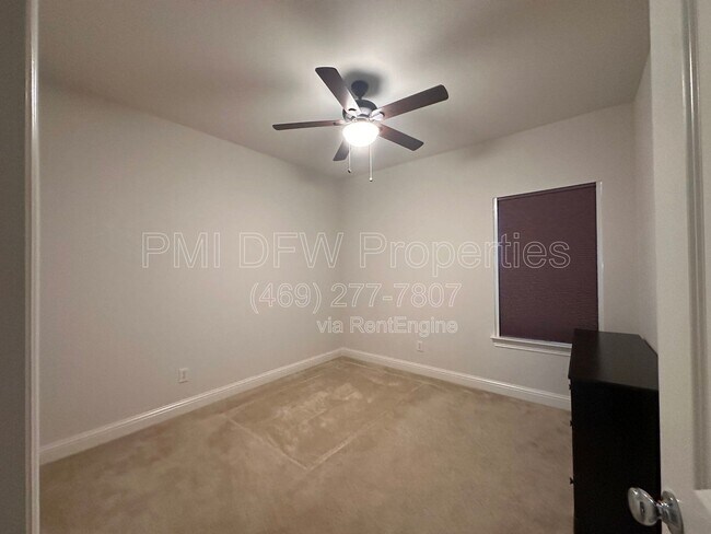 Building Photo - 2610 Meadow Ridge Dr