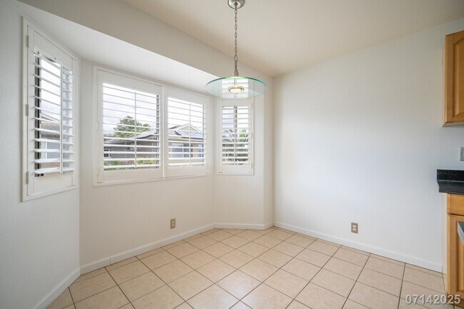 Building Photo - 3Bd, 2Ba Condo in Lombard Way, Ewa Gentry
