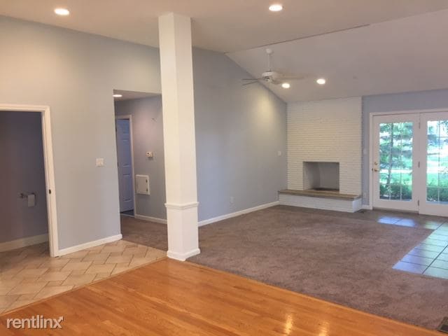 Building Photo - 11855 Sunlind Dr