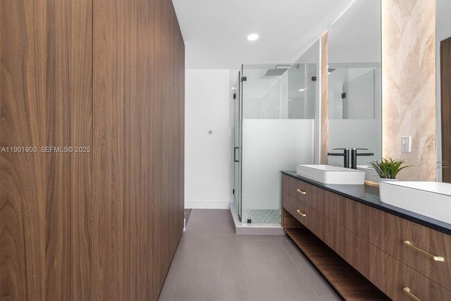 Building Photo - 901 NW 7th Street Rd