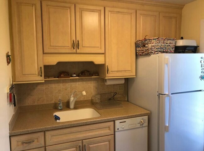 Building Photo - 685-612 12th Ave S