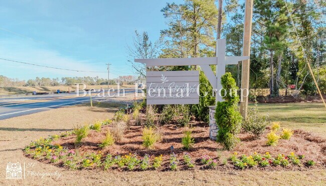 Building Photo - Modern Features, Classic Comfort!