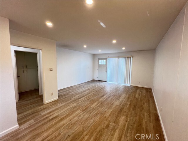 Building Photo - 25081 La Cresta Dr