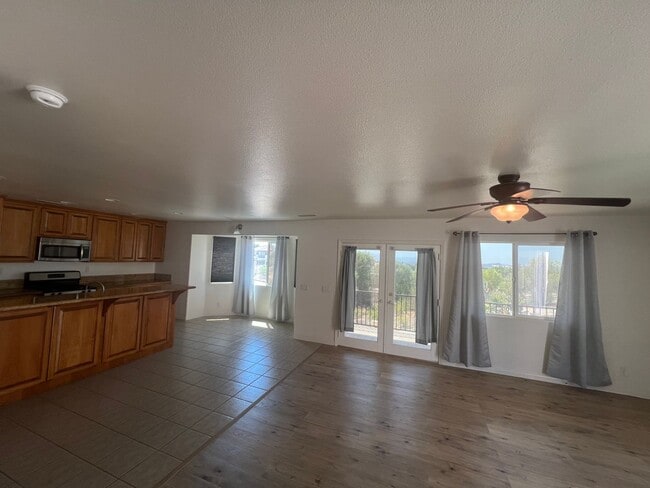 Building Photo - Charming 2 bedroom in Mockingbird Canyon!