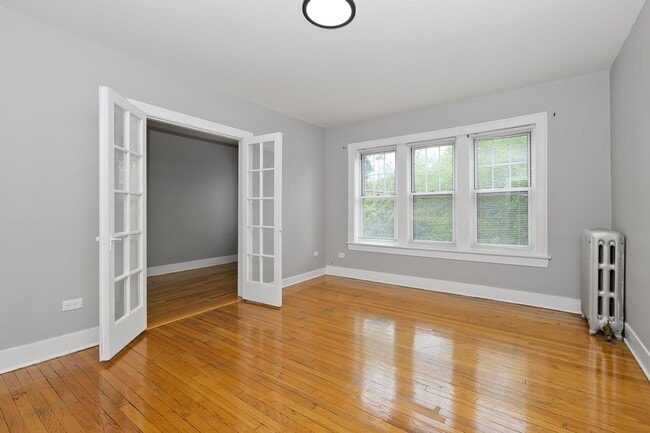 Interior Photo - 11214-18 S Indiana