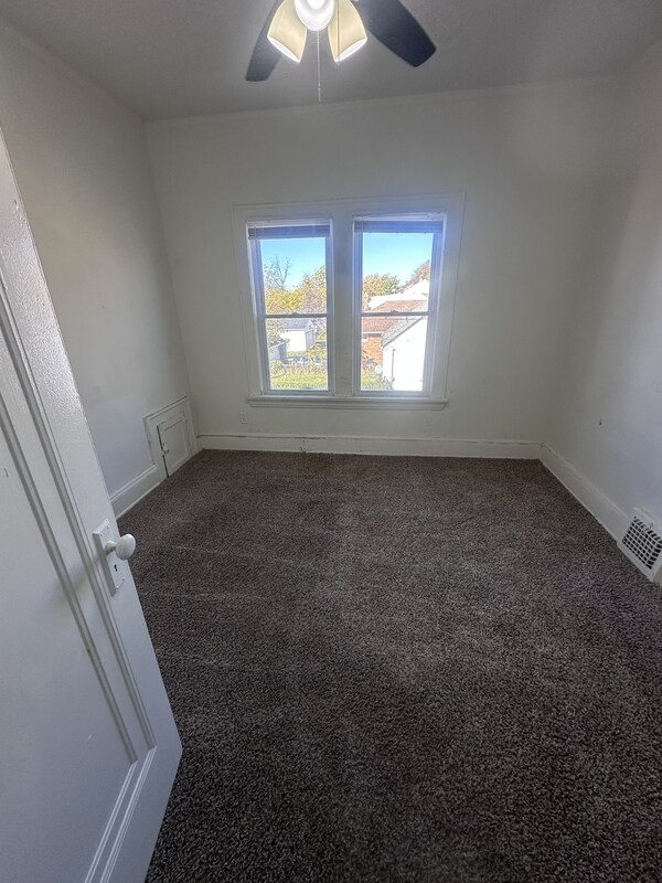 Building Photo - 3412 E 147th St