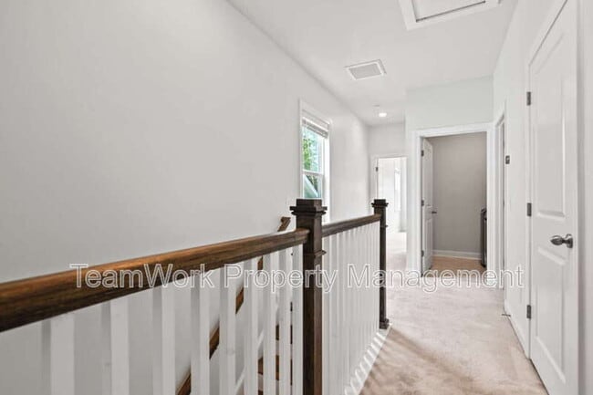 Building Photo - 165 Rowans Creek Dr
