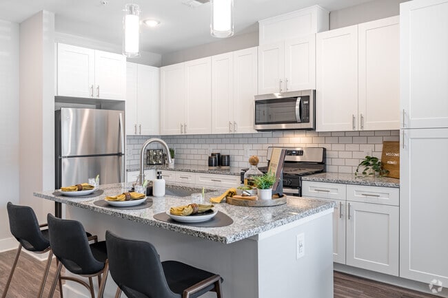 Interior Photo - Populus Westside