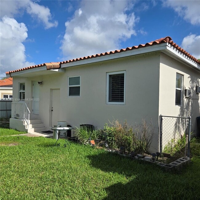 Building Photo - 6428 SW 39th St