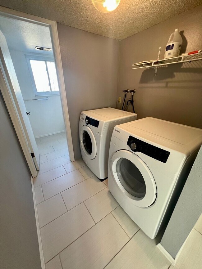 Building Photo - Spacious 3bed, 2.5 bath, Willow Park House in Aurora