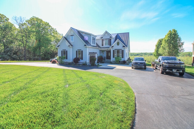 Building Photo - 511 Riverview Ct