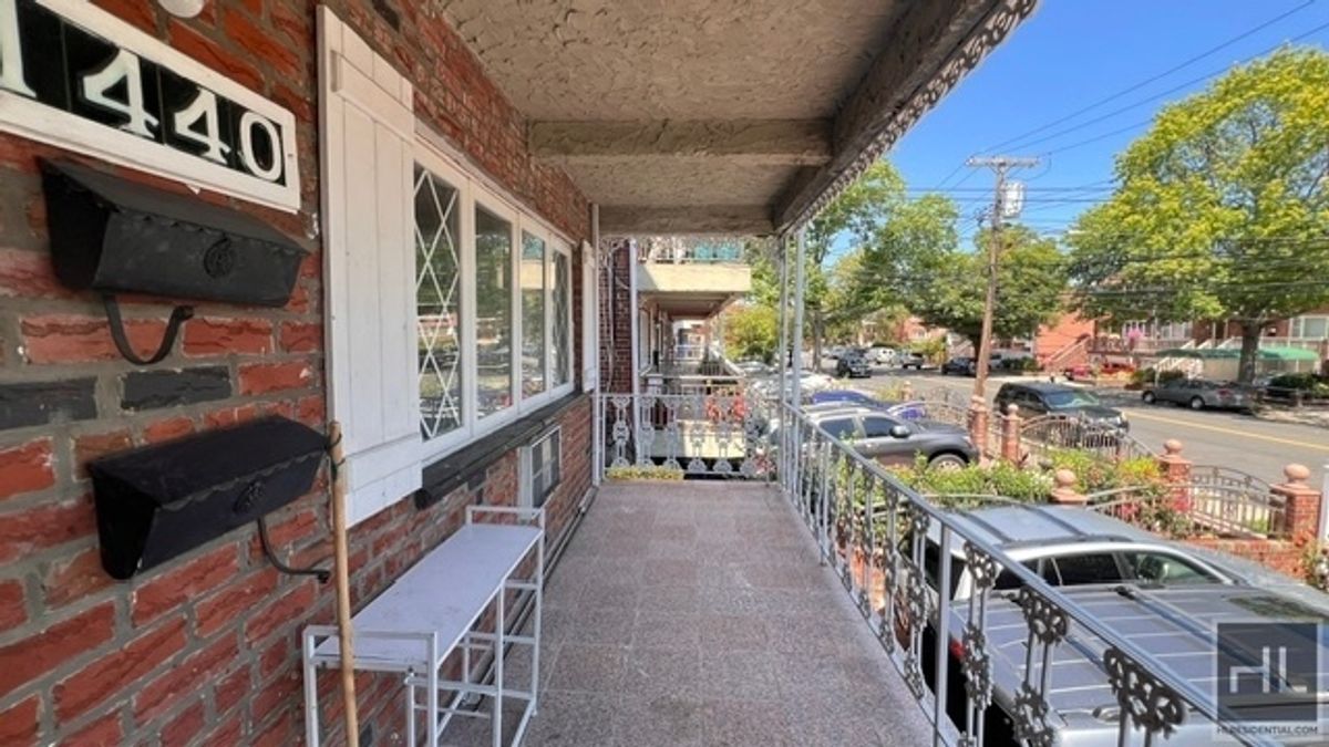 Building Photo - 1440 E 85th St