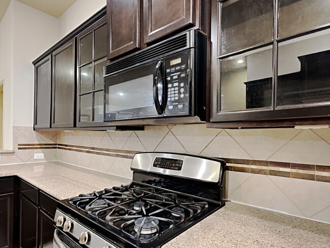 Building Photo - Charming Move-In Ready Ranch in Deer Run E...