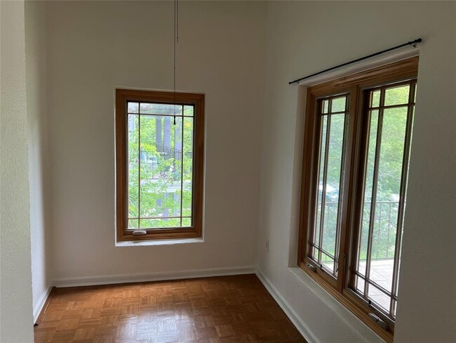 Building Photo - 4010 Maplewood Ave