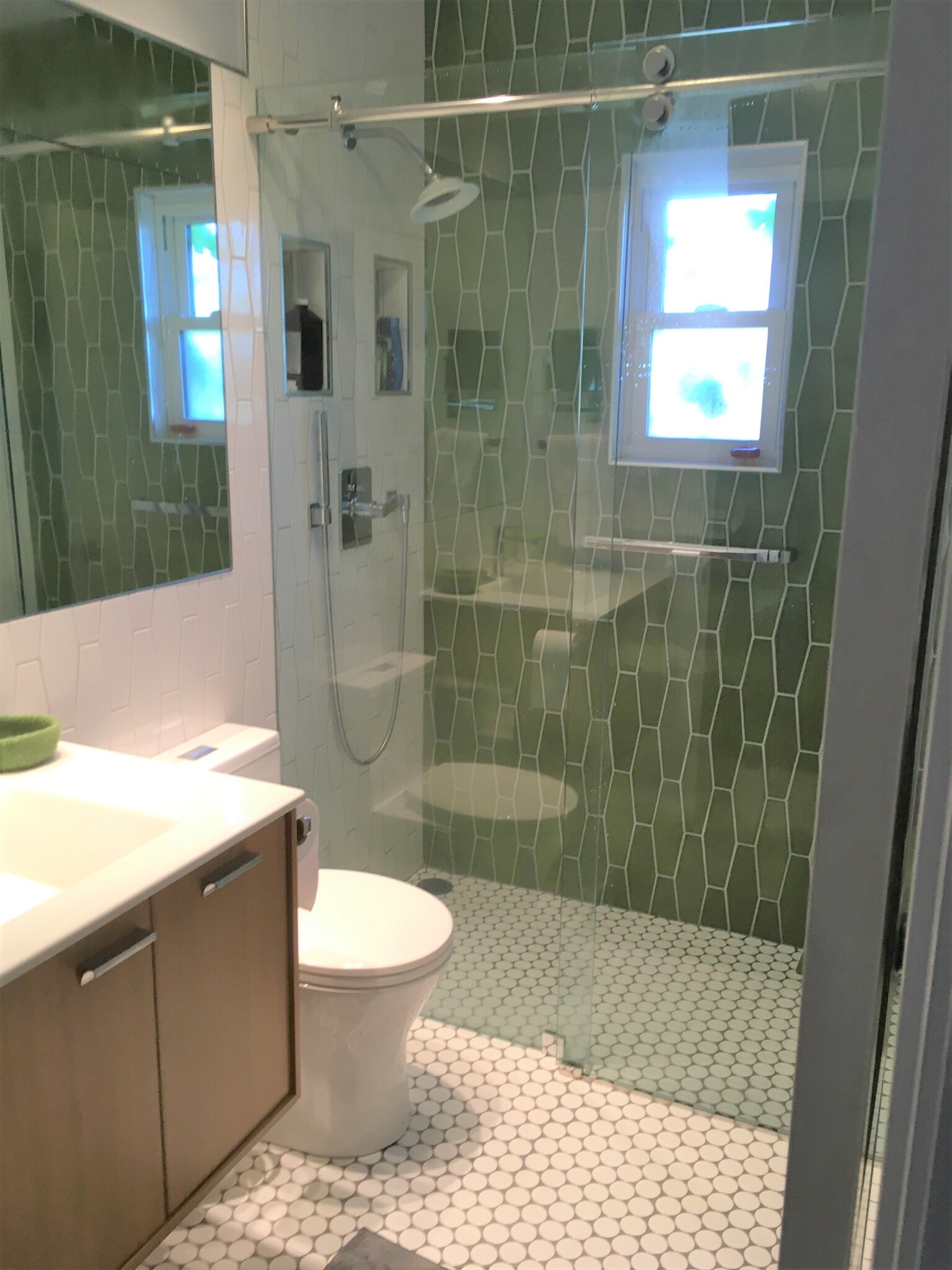 Main bathroom - 125 Brocadero Pl