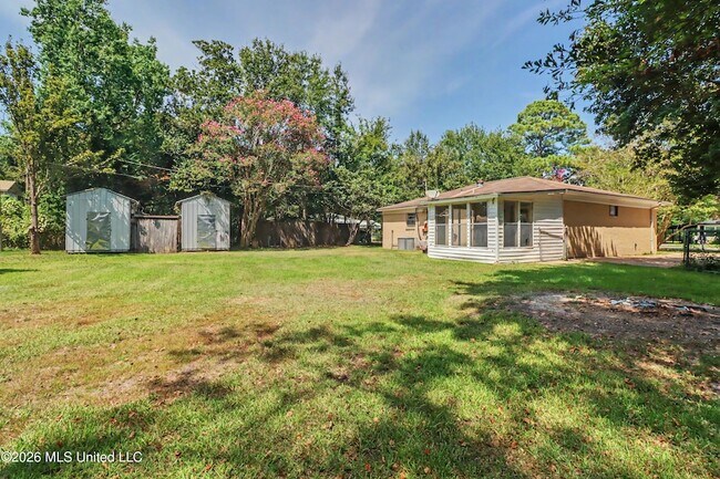 Building Photo - 4625 Hilltop Dr