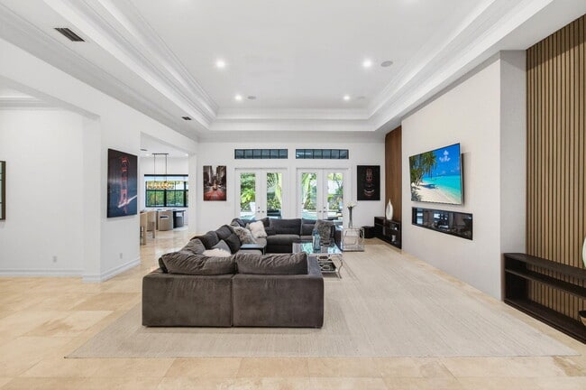 Building Photo - 17662 Cadena Dr