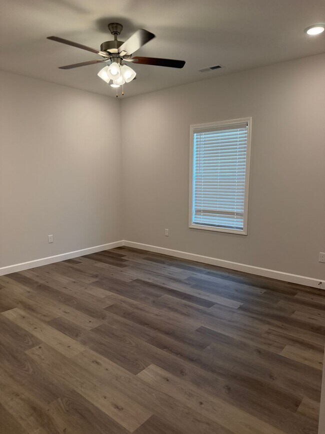 Building Photo - 933-935 Rodeo Ln