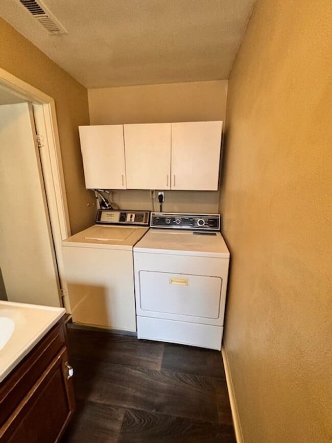 Building Photo - North End 2 Bedroom 1 Bathroom Cottage