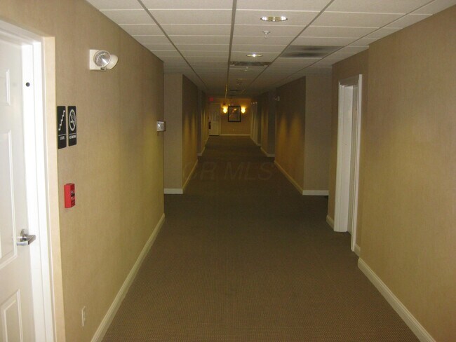 Building Photo - 2245 Riverside Dr