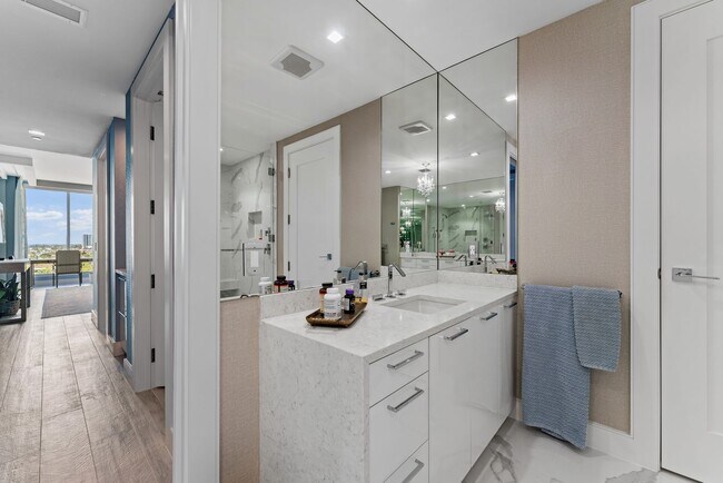 Building Photo - Vistablue Ultra Luxury Oceanfront Condo. 3 bed 3 bath. Singer Island.