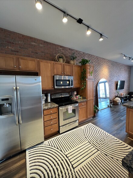 Building Photo - 7240 W Custer Ave