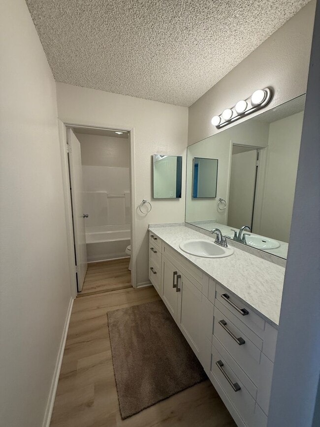 Building Photo - Hillside Terrace 2 bedroom 1.5 bath with t...