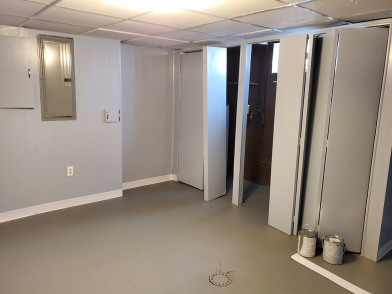 Primary Photo - 163 Miron Ave