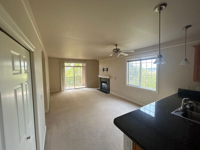 Building Photo - 2B, 2BA upstairs condo in SW Renton with g...