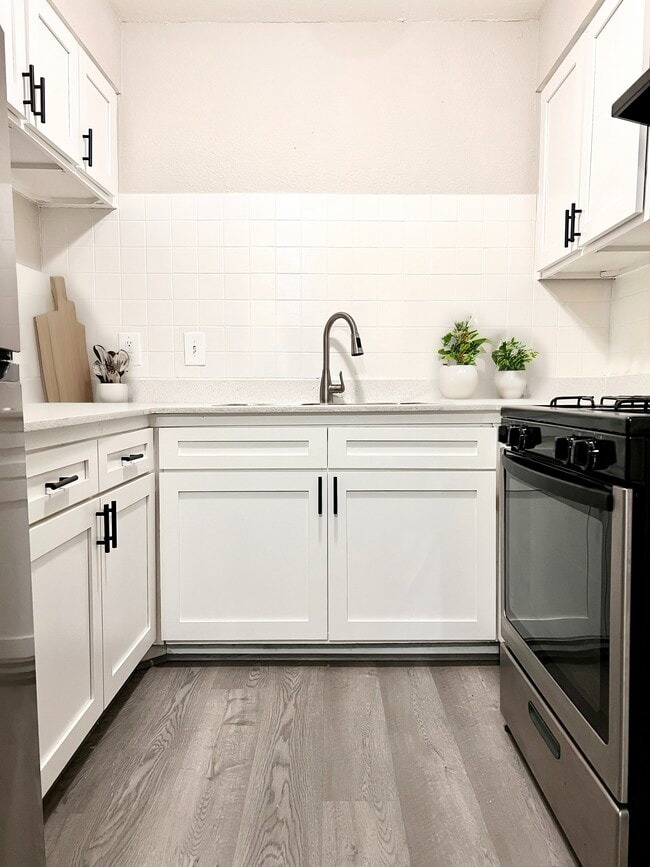 Building Photo - Court At Oak Forest