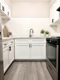 Building Photo - Court At Oak Forest