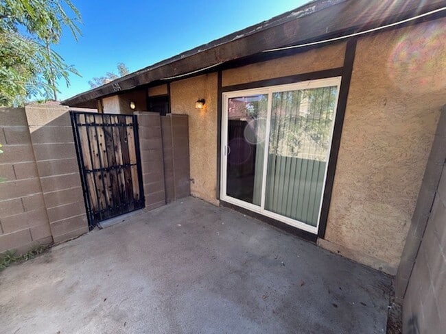 Building Photo - 1634 W Village Way