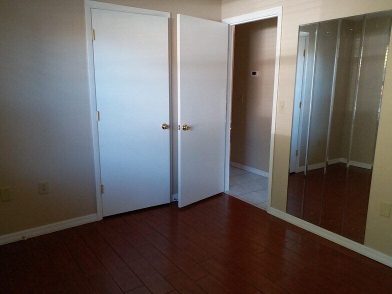 Building Photo - 1141 Deer Hollow Pl