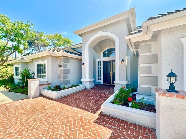 Building Photo - 4286 La Canada Rd