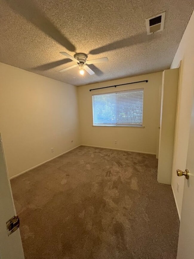 Building Photo - 1209 Drake Cir